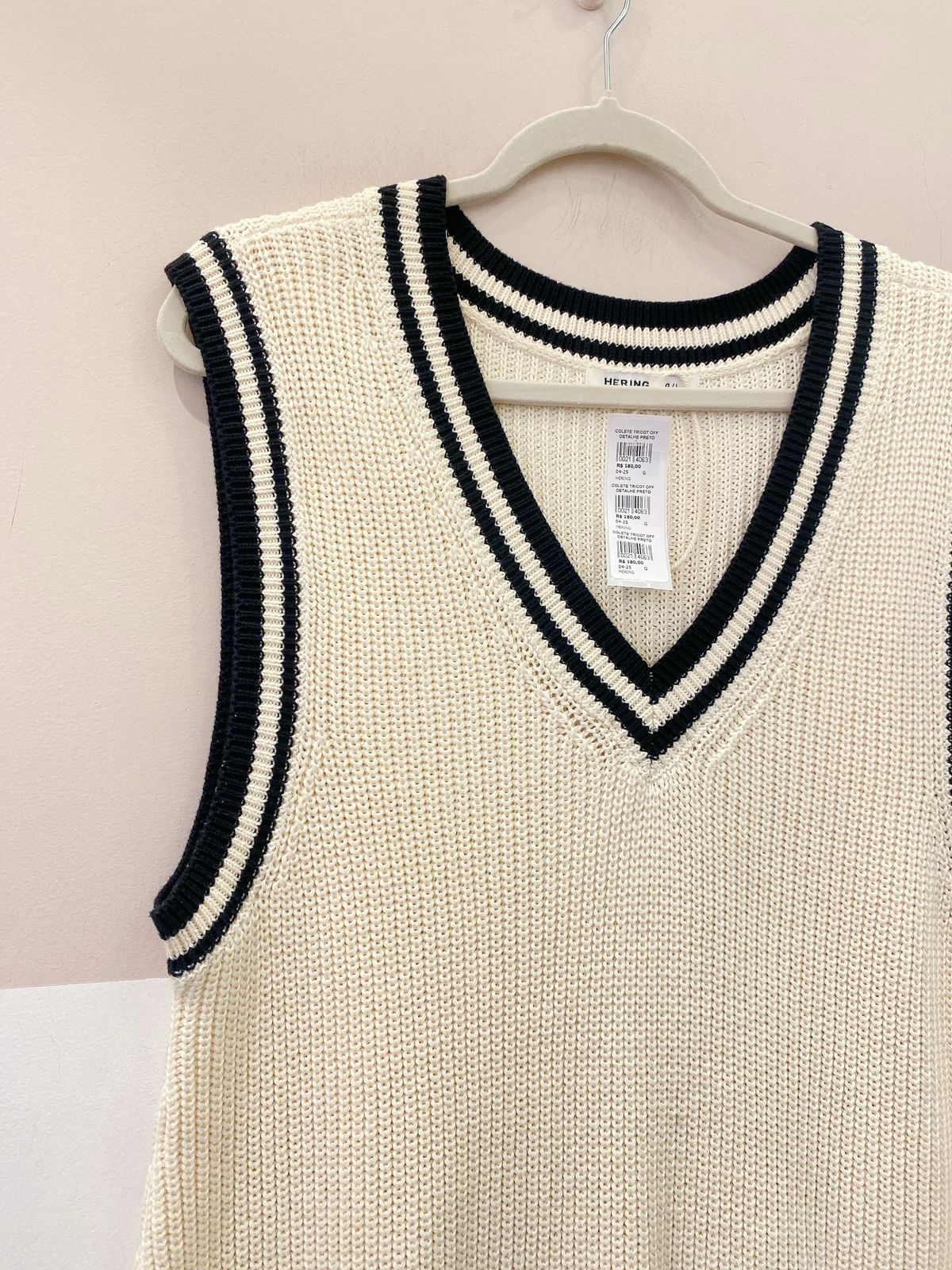 Colete tricot off detalhe preto Hering G