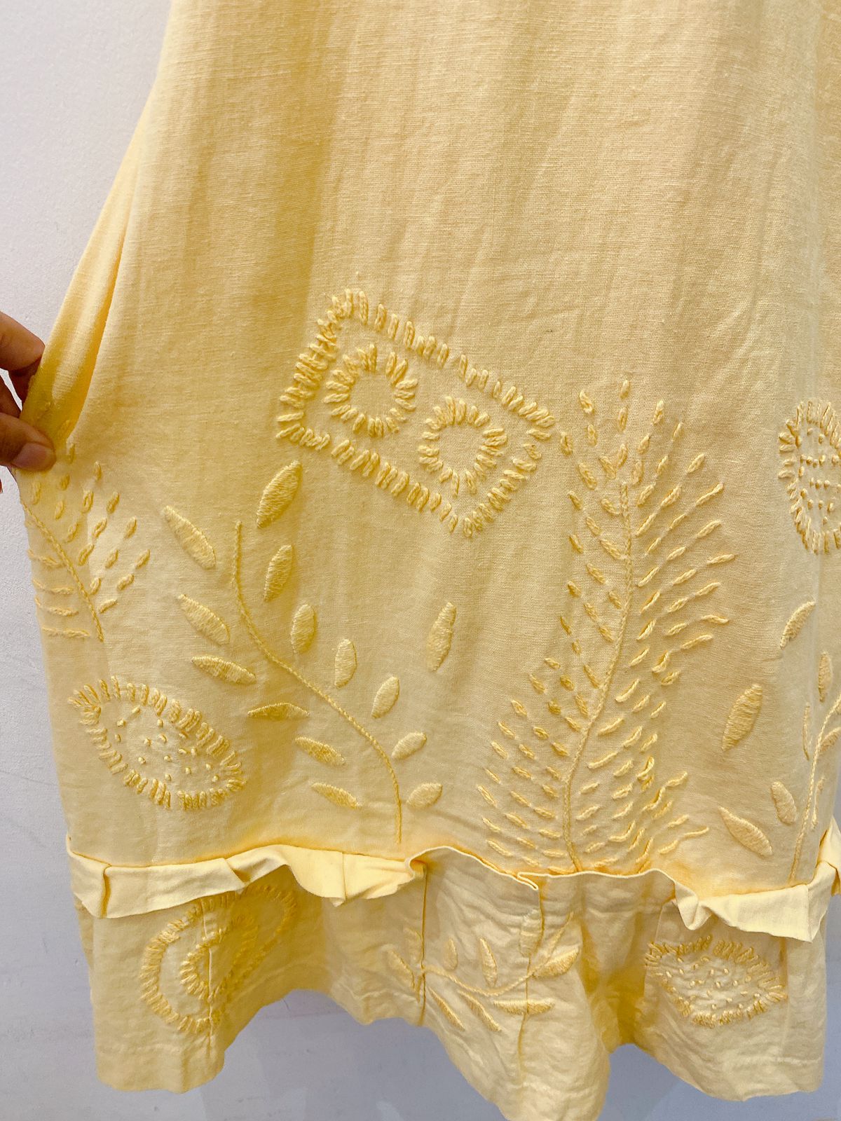 Vestido midi amarelo bordado Lucidez 38