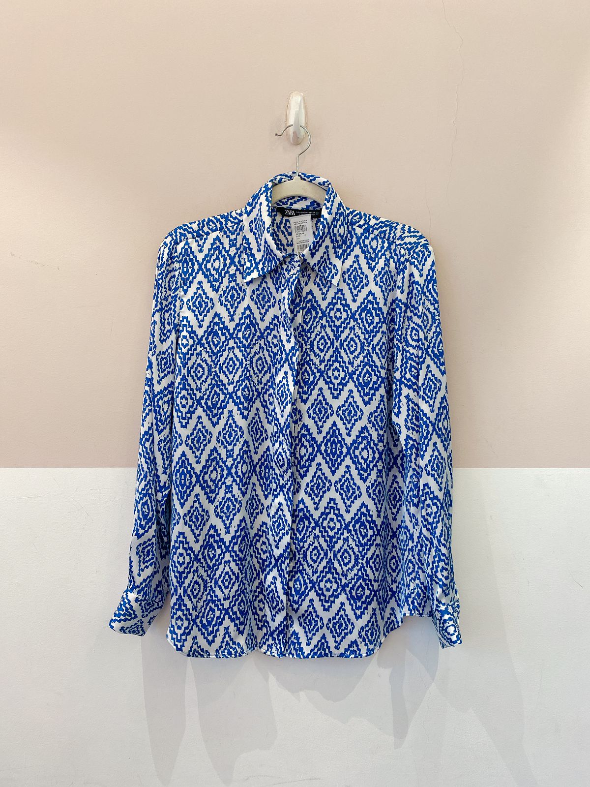 Camisa acetinada azul estampada Zara PP